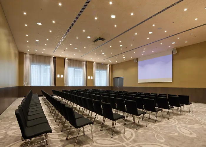 Готель Doubletree By Hilton Schonbrunn 4*