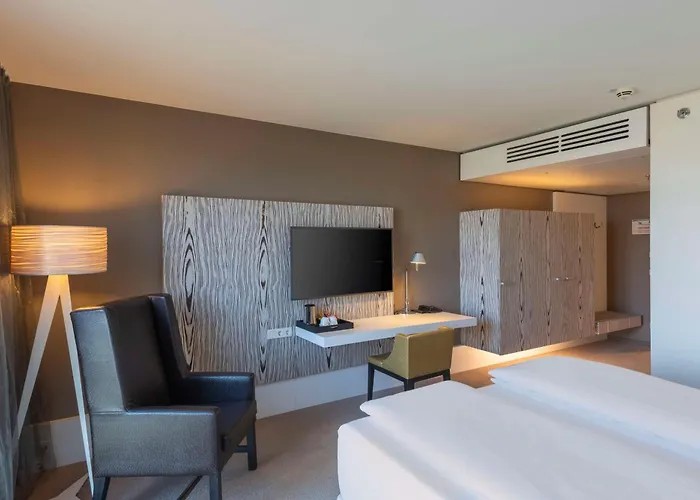 Готель Doubletree By Hilton Schonbrunn Відень