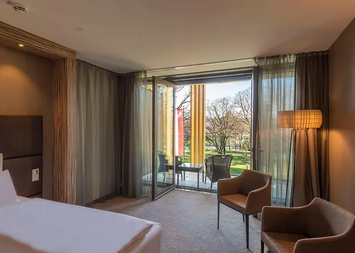 Готель Doubletree By Hilton Schonbrunn 4*