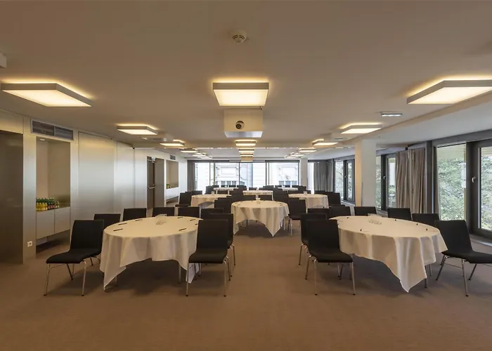 Doubletree By Hilton Schonbrunn Готель