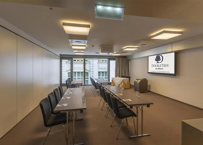 Готель Doubletree By Hilton Schonbrunn 4*
