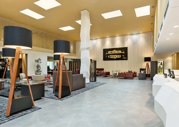Doubletree By Hilton Schonbrunn Готель
