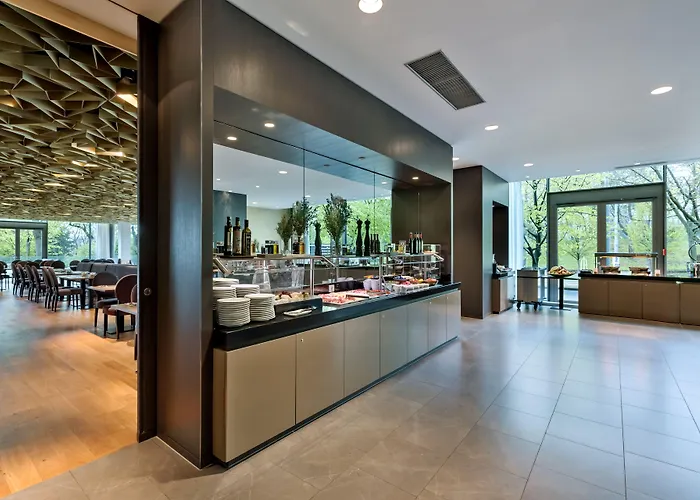Готель Doubletree By Hilton Schonbrunn Відень