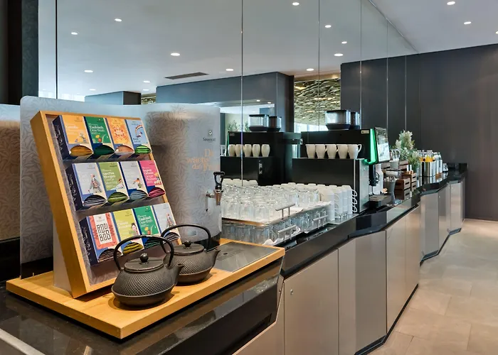 Doubletree By Hilton Schonbrunn Готель